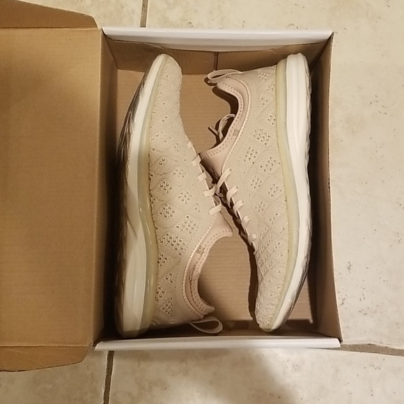 APL Techloom Phantom in Cream (with box) - Picture 4 of 4